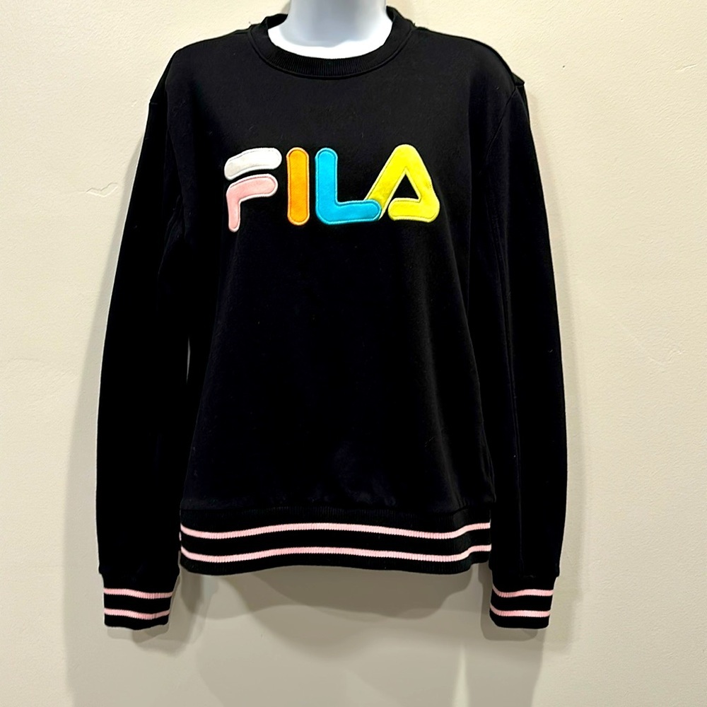 Fila. Retro style sweatshirt. No flaws. Size M. Black.